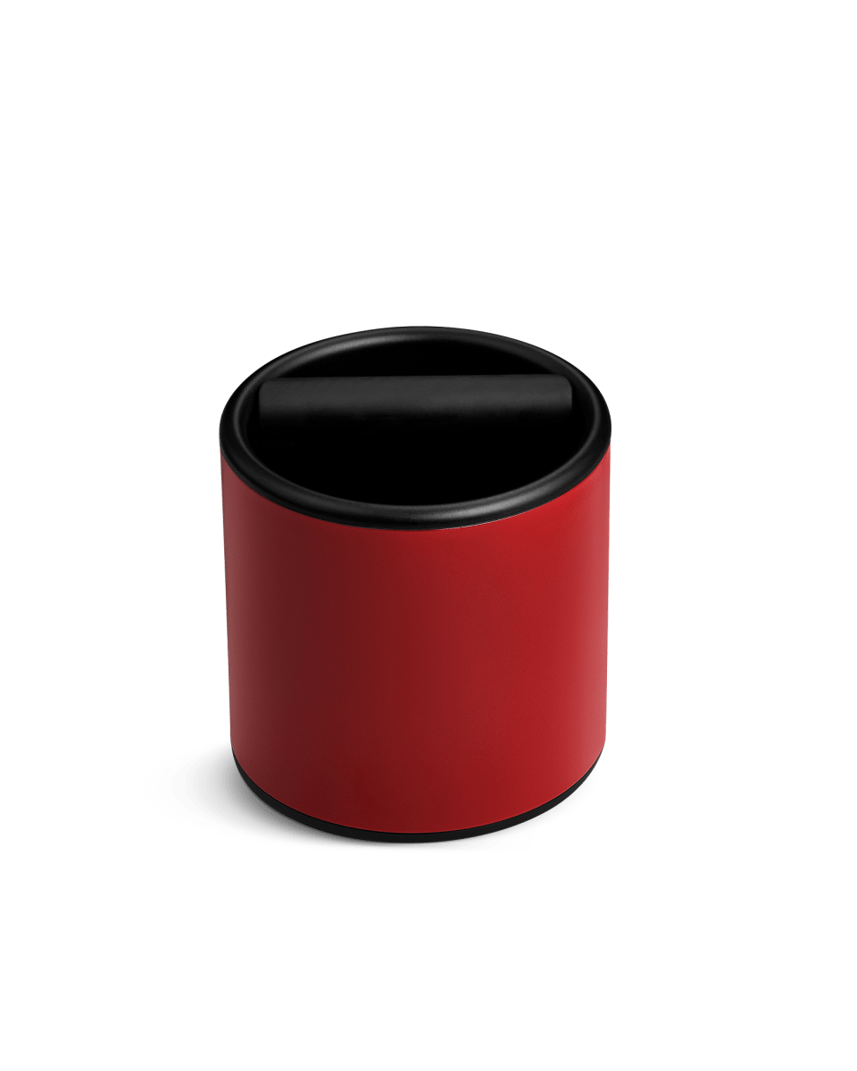 Fellow Espresso Knock Box color Cherry Red, battifondi rosso ciliegia con bordo e barra neri