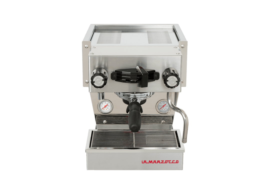 La Marzocco Linea Micra in acciaio spazzolato, vista frontale con portafiltro